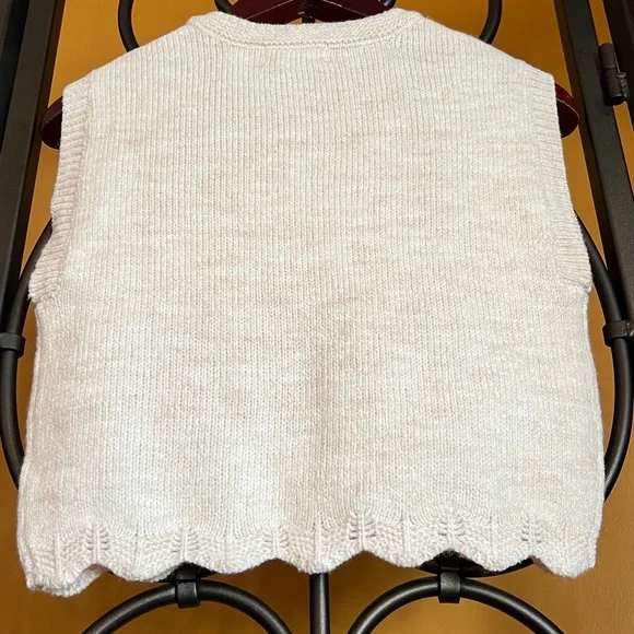 SINCERELY JULES Angie Floral Cable Knit
Sweater Tank - Picture 7 of 14